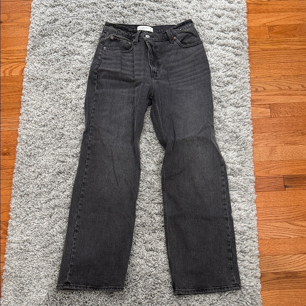 Abercrombie 90’s Relaxed Jean High Rise